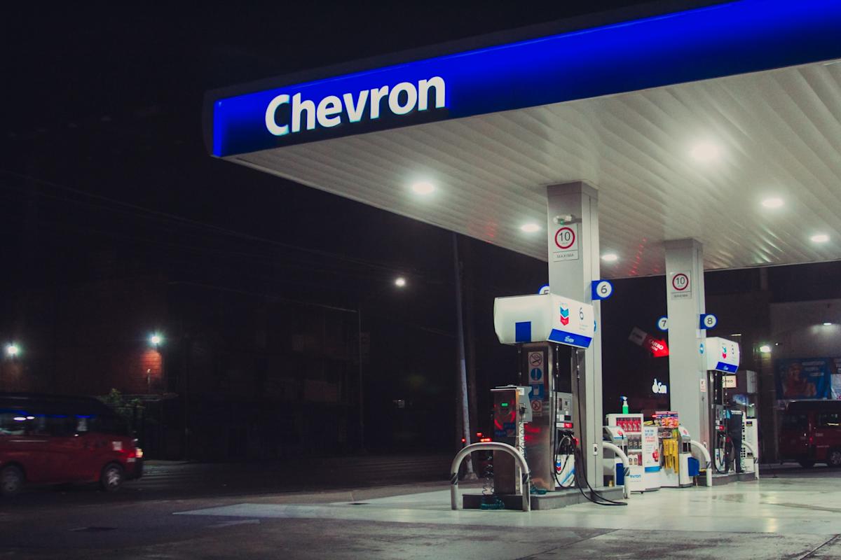 Jim Cramer Highlights Chevron as One of the “Laggards” Linked to the Price of Crude Jim Cramer Highlights Chevron as One of the “Laggards” Linked to the Price of Crude