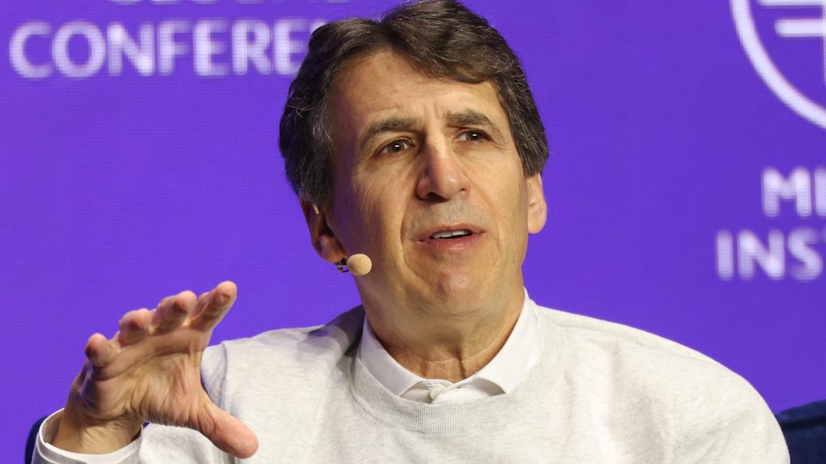 Apollo CEO warns there’s now a 35% chance of a major market shock amid AI-driven upheaval. How to stay afloat Apollo CEO warns there’s now a 35% chance of a major market shock amid AI-driven upheaval. How to stay afloat