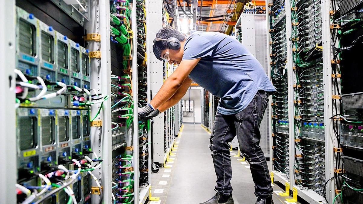 Amazon to invest bn in North Carolina data centres Amazon to invest bn in North Carolina data centres
