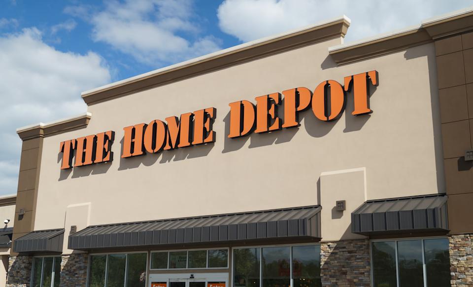 Wolfe Research Bullish on The Home Depot, Inc. (HD) Despite Market Downturn Wolfe Research Bullish on The Home Depot, Inc. (HD) Despite Market Downturn