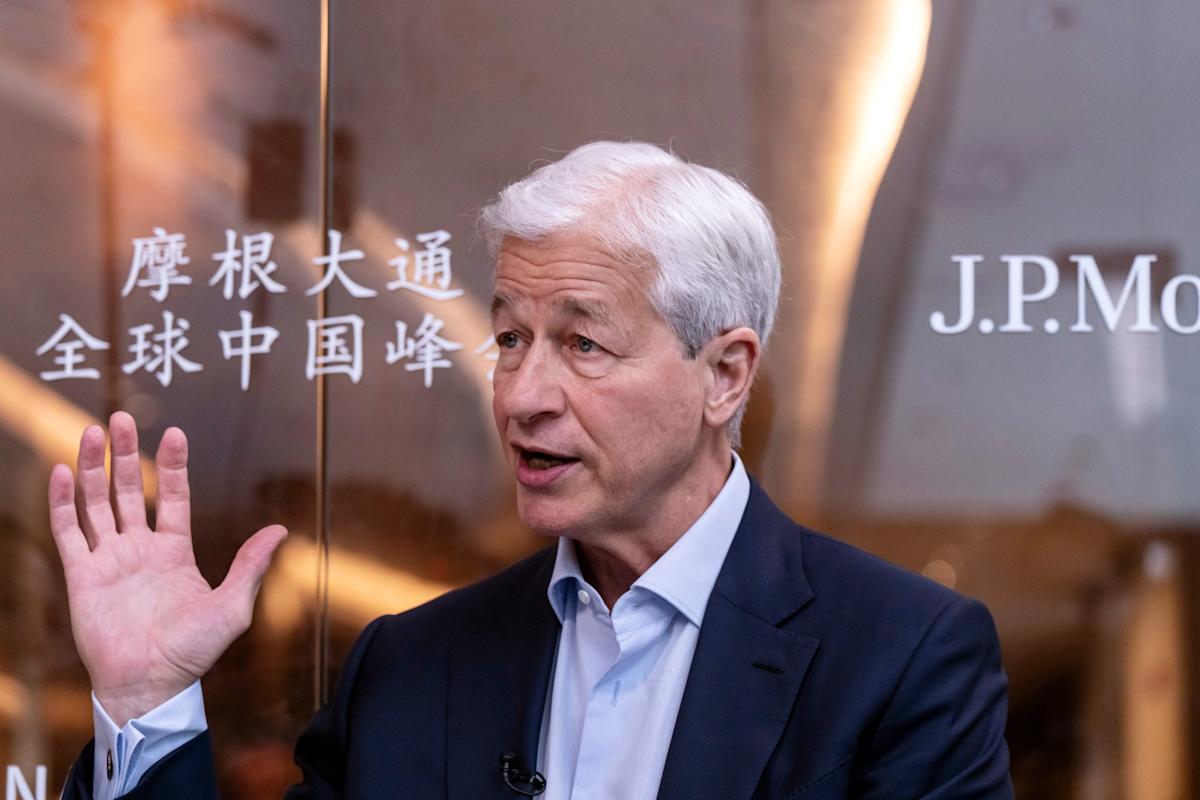 JPMorgan has had enough of grads accepting future-dated roles elsewhere—and anyone caught will now be fired JPMorgan has had enough of grads accepting future-dated roles elsewhere—and anyone caught will now be fired