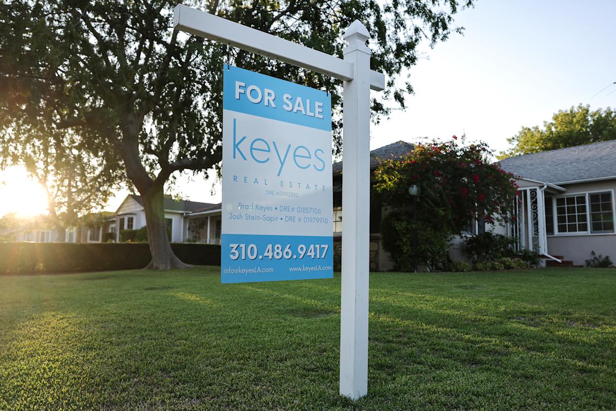 Adjustable-rate mortgages are staging a comeback as buyers seek lower rates Adjustable-rate mortgages are staging a comeback as buyers seek lower rates