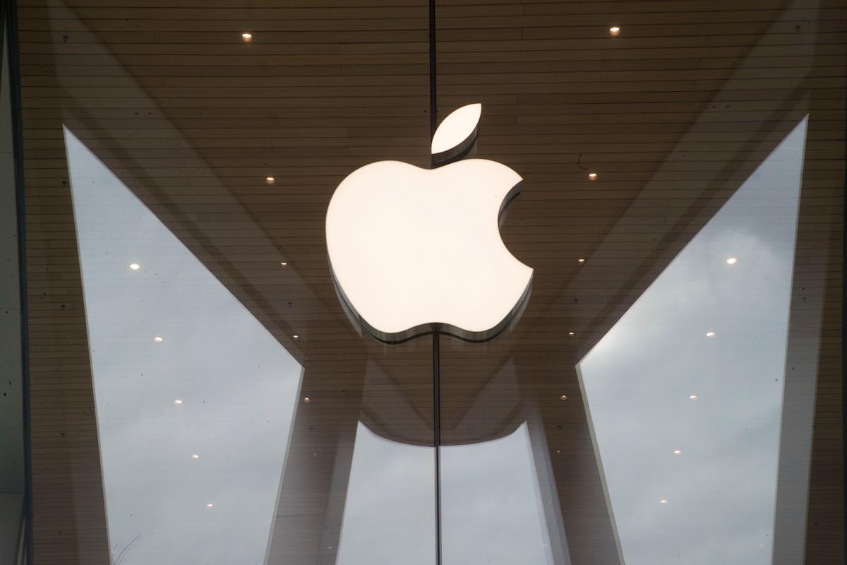 Apple’s loses bid to halt court ruling that blocks some fees from its iPhone app store Apple’s loses bid to halt court ruling that blocks some fees from its iPhone app store