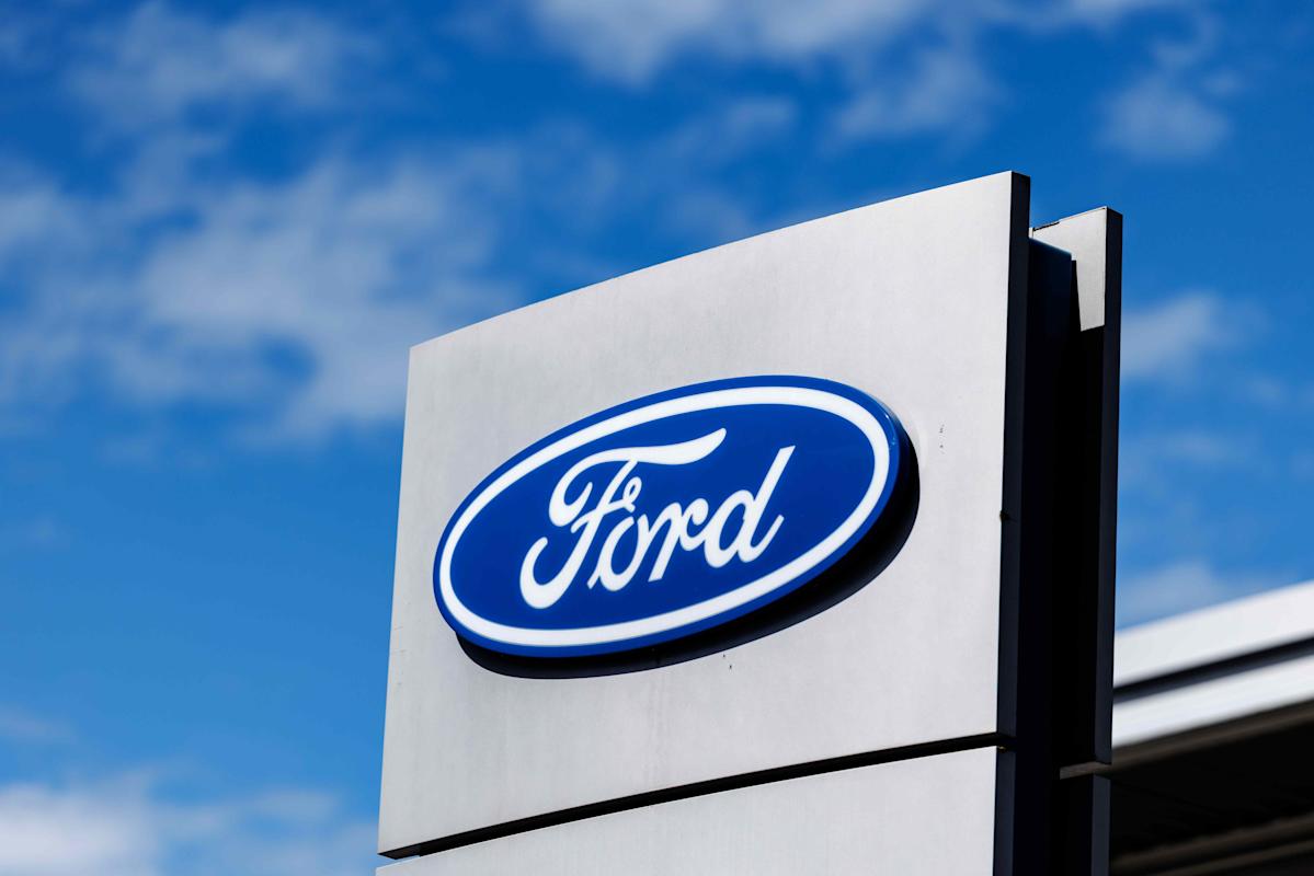 Ford Leads Automakers Higher; Deckers Stock Drops Ford Leads Automakers Higher; Deckers Stock Drops