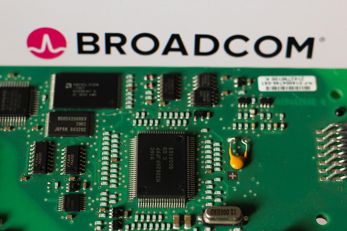 Investors should beware of AI’s circular financing trap, look for alternatives like Broadcom Investors should beware of AI’s circular financing trap, look for alternatives like Broadcom