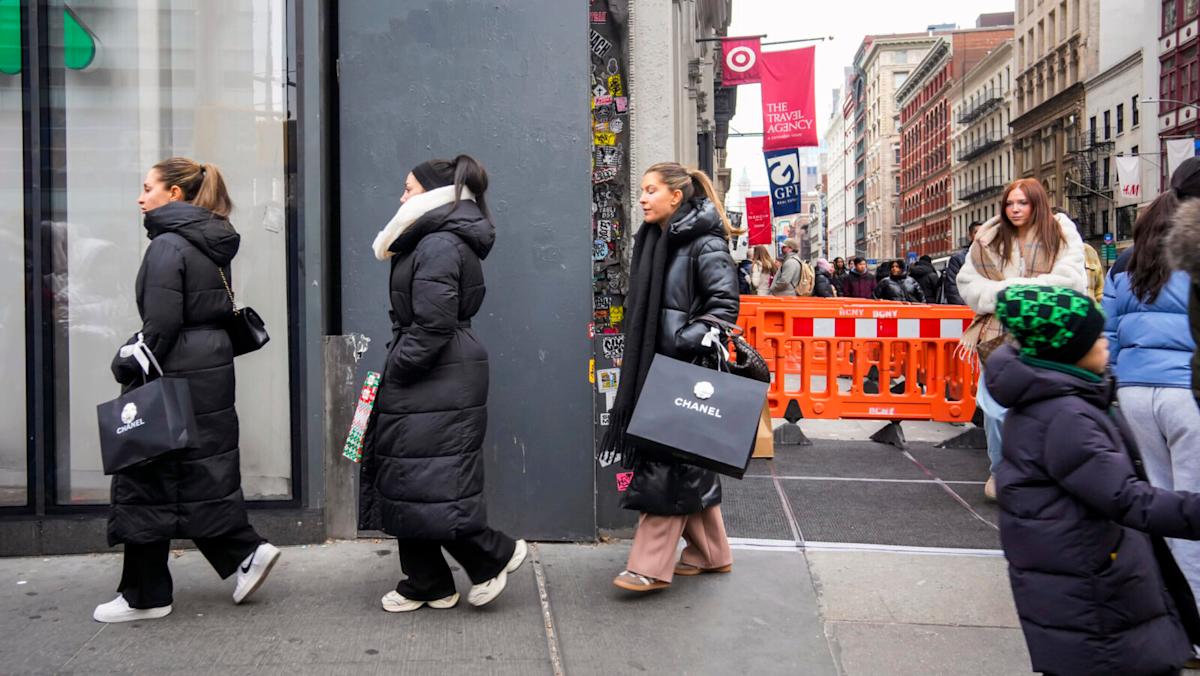 Consumer Spending Surge Sets Stage for Year-End Market Rally Consumer Spending Surge Sets Stage for Year-End Market Rally