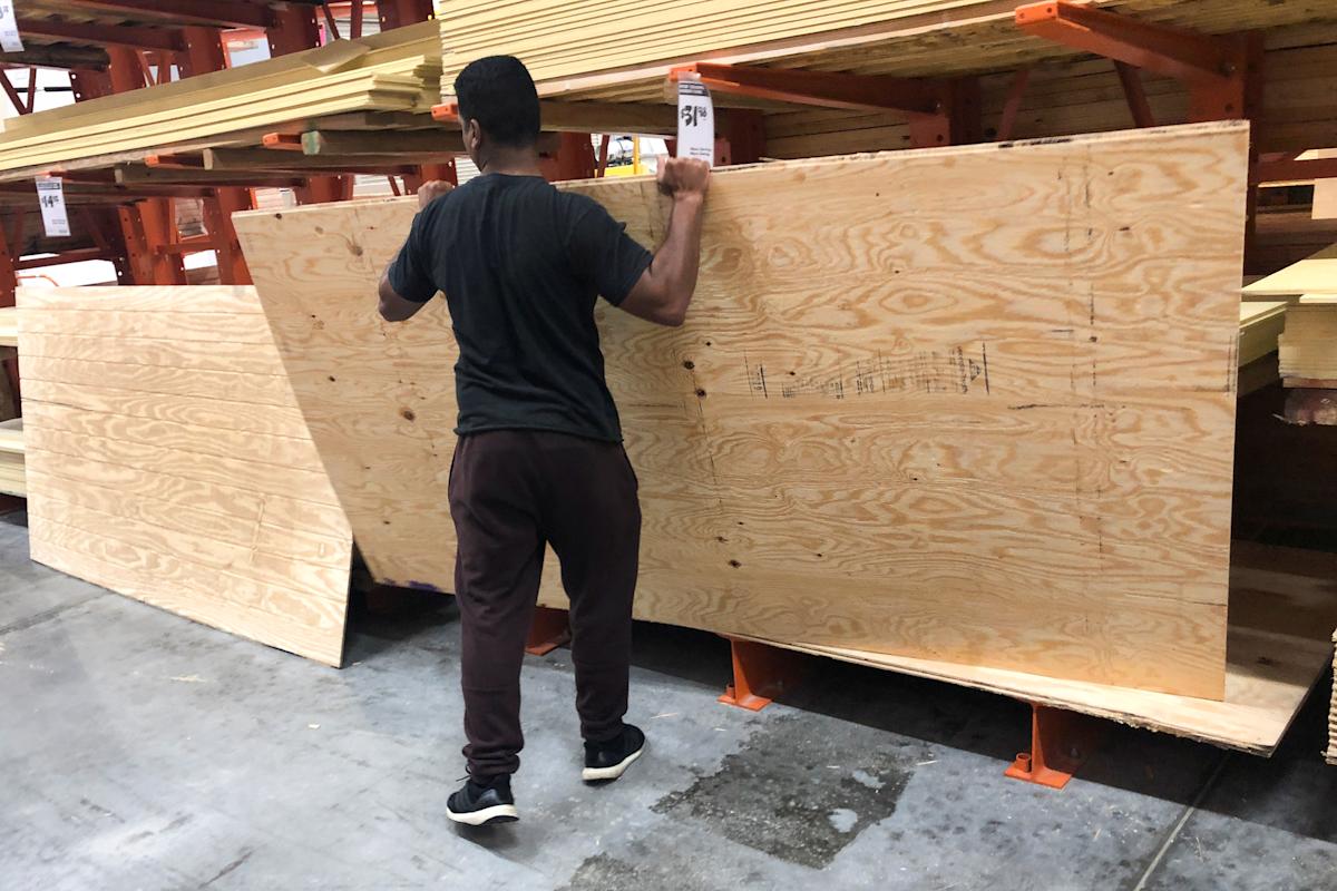 Home Depot stock falls on downbeat outlook, China’s PDD Holdings slides, Medtronic pops Home Depot stock falls on downbeat outlook, China’s PDD Holdings slides, Medtronic pops