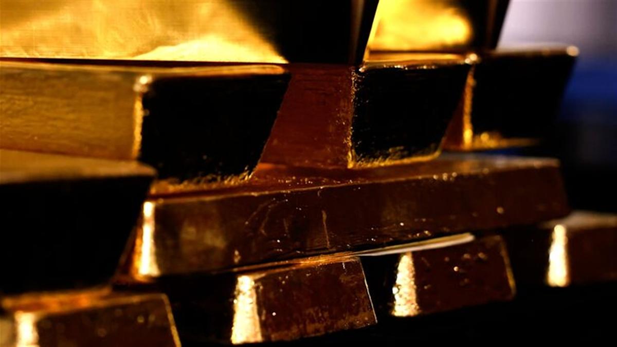 Gold Rises Above ,700 for First Time on Fed Rate Cut Optimism Gold Rises Above ,700 for First Time on Fed Rate Cut Optimism