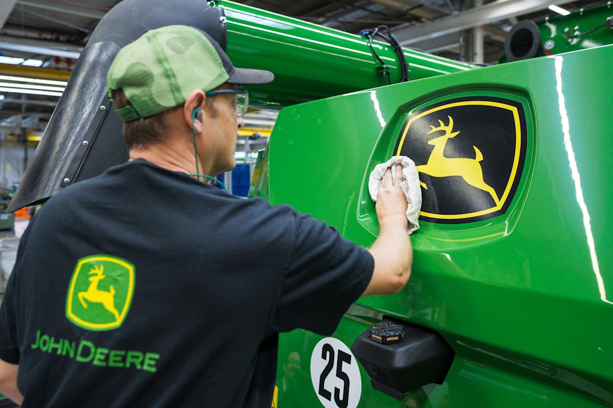 Zscaler stock tanks, Dell rises, Deere slides in last major earnings day this week Zscaler stock tanks, Dell rises, Deere slides in last major earnings day this week