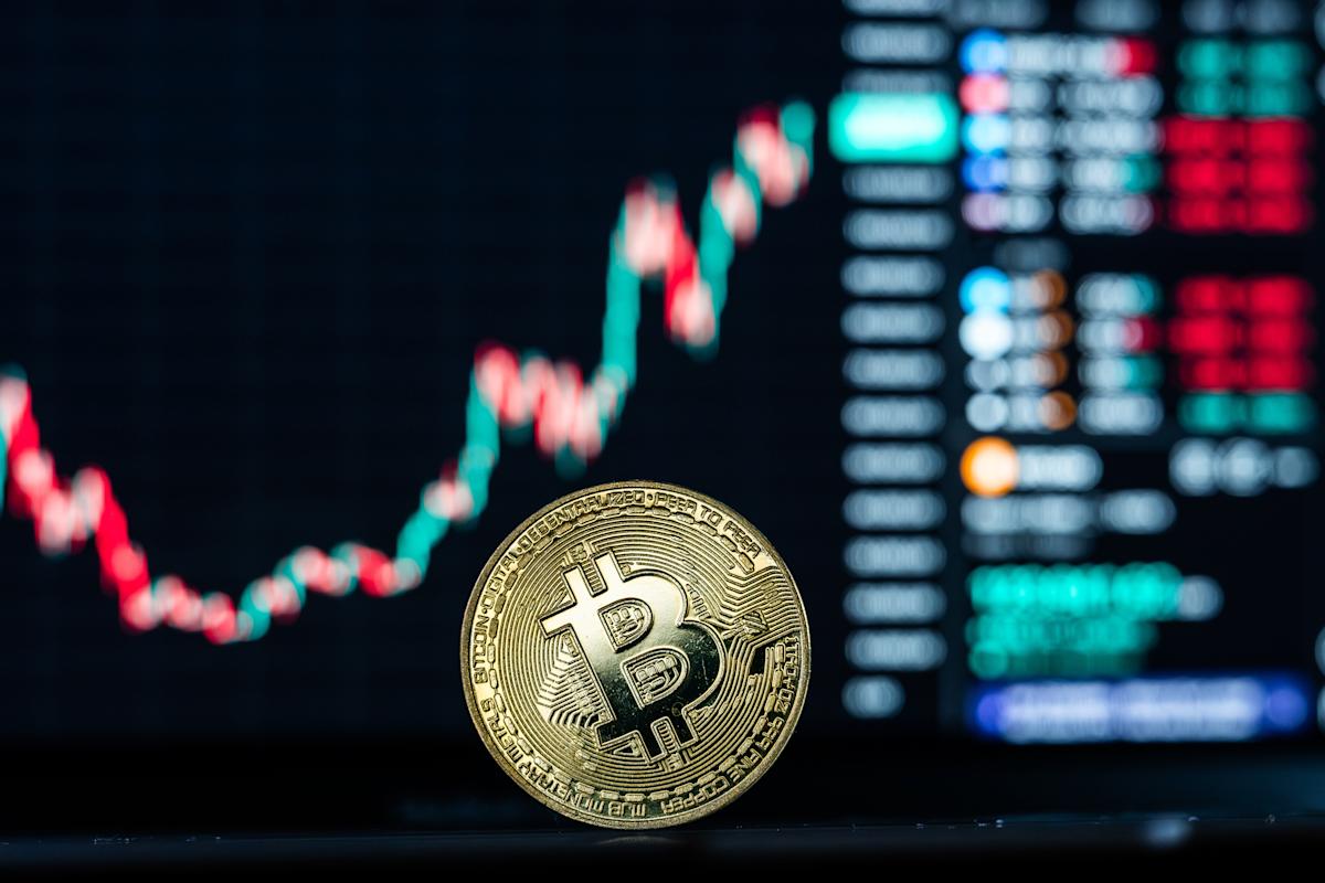 Bitcoin rises 2.5%, retakes 1,000, leading crypto stocks higher as markets stabilize after October sell-off Bitcoin rises 2.5%, retakes 1,000, leading crypto stocks higher as markets stabilize after October sell-off