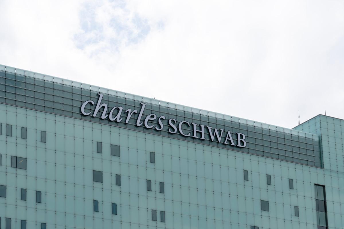 Schwab to Cut Expenses on 4 ETFs as Fee Wars Wind Down Schwab to Cut Expenses on 4 ETFs as Fee Wars Wind Down