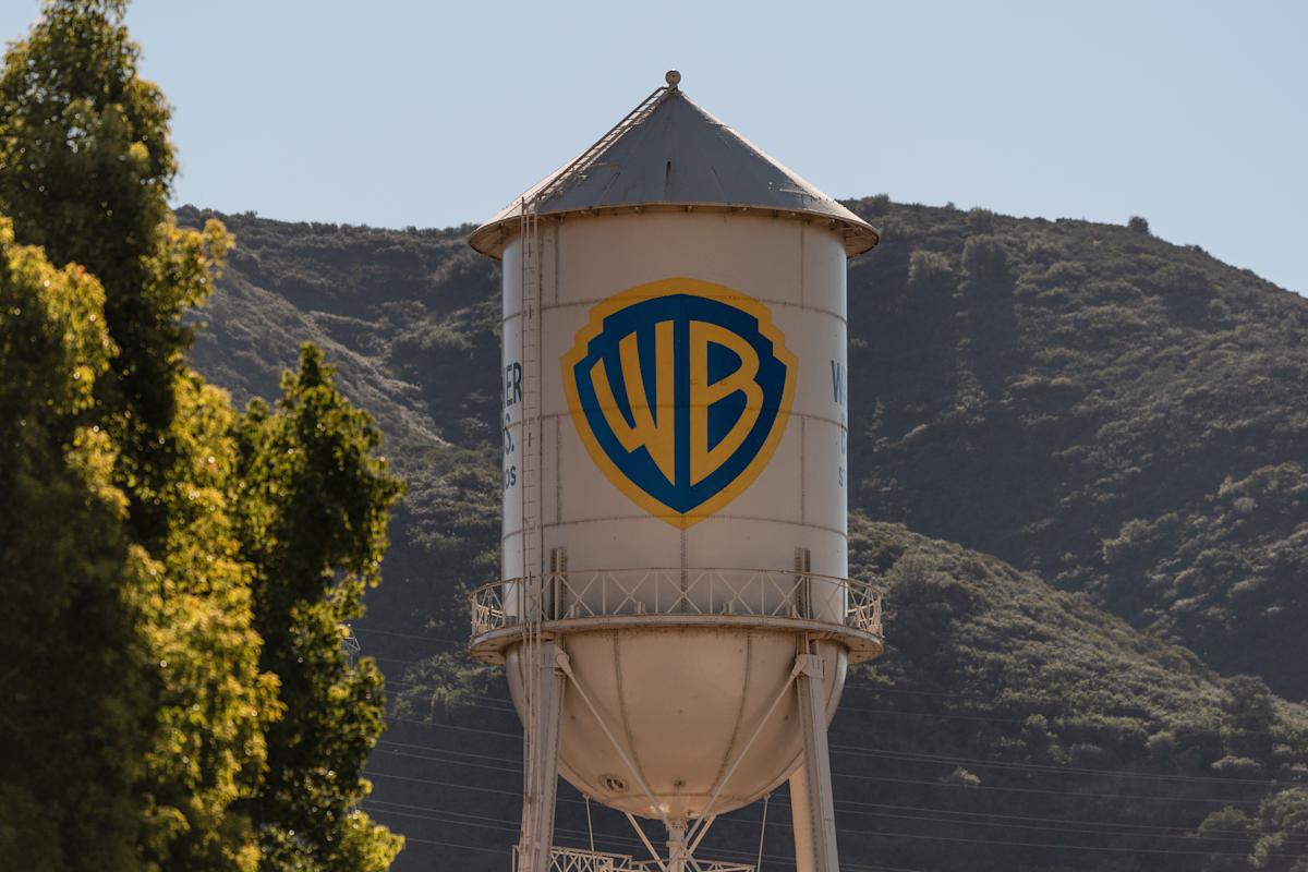 Warner Bros reopens takeover talks with Paramount after receiving a waiver from Netflix Warner Bros reopens takeover talks with Paramount after receiving a waiver from Netflix