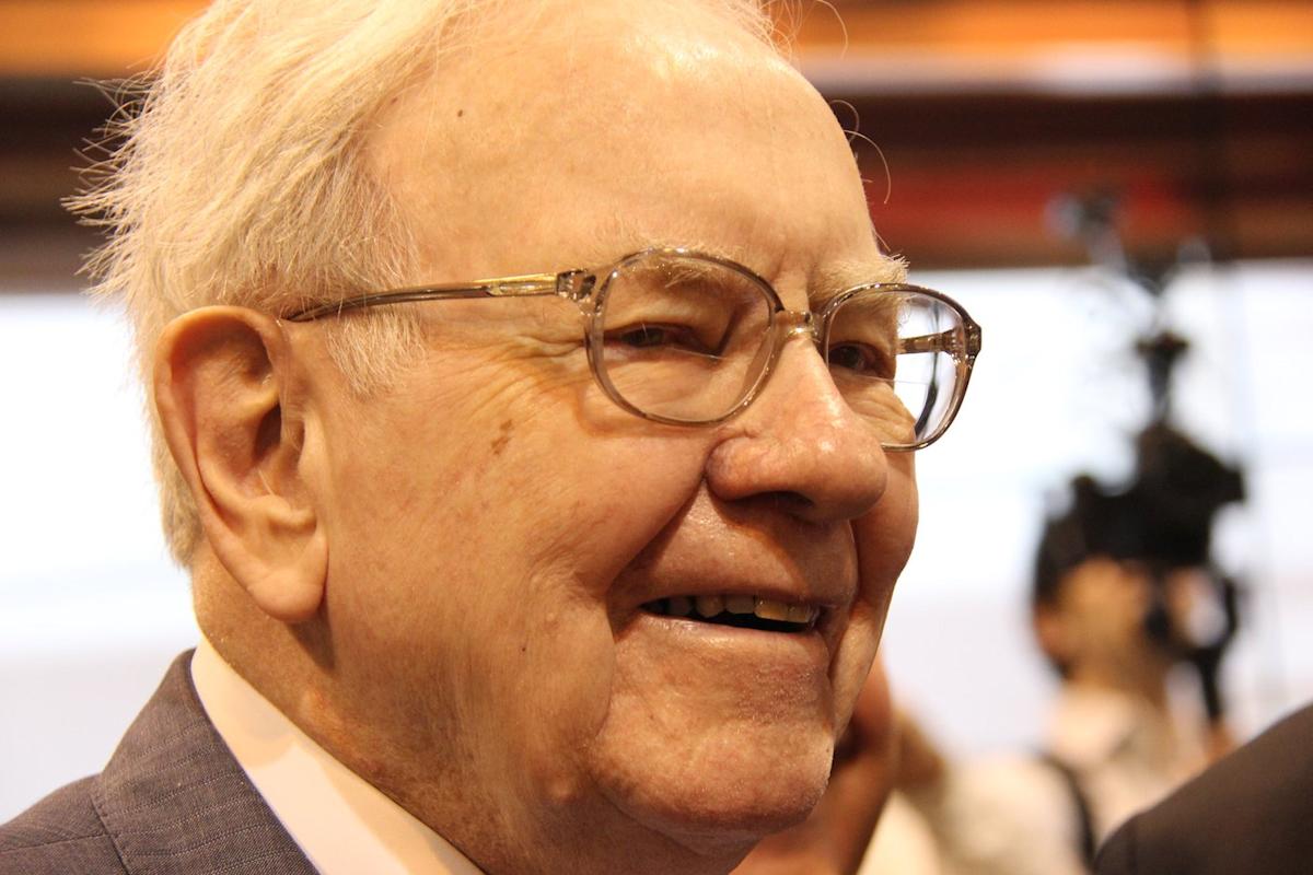 Warren Buffett Is Selling Apple and Bank of America and Piling Into This Beaten Down Value Stock Instead Warren Buffett Is Selling Apple and Bank of America and Piling Into This Beaten Down Value Stock Instead