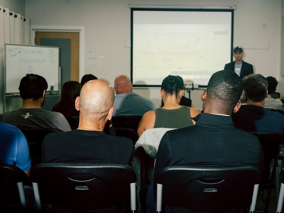 I went to a day trading meetup and spoke to people with dreams of getting good enough to quit their 9-to-5 I went to a day trading meetup and spoke to people with dreams of getting good enough to quit their 9-to-5