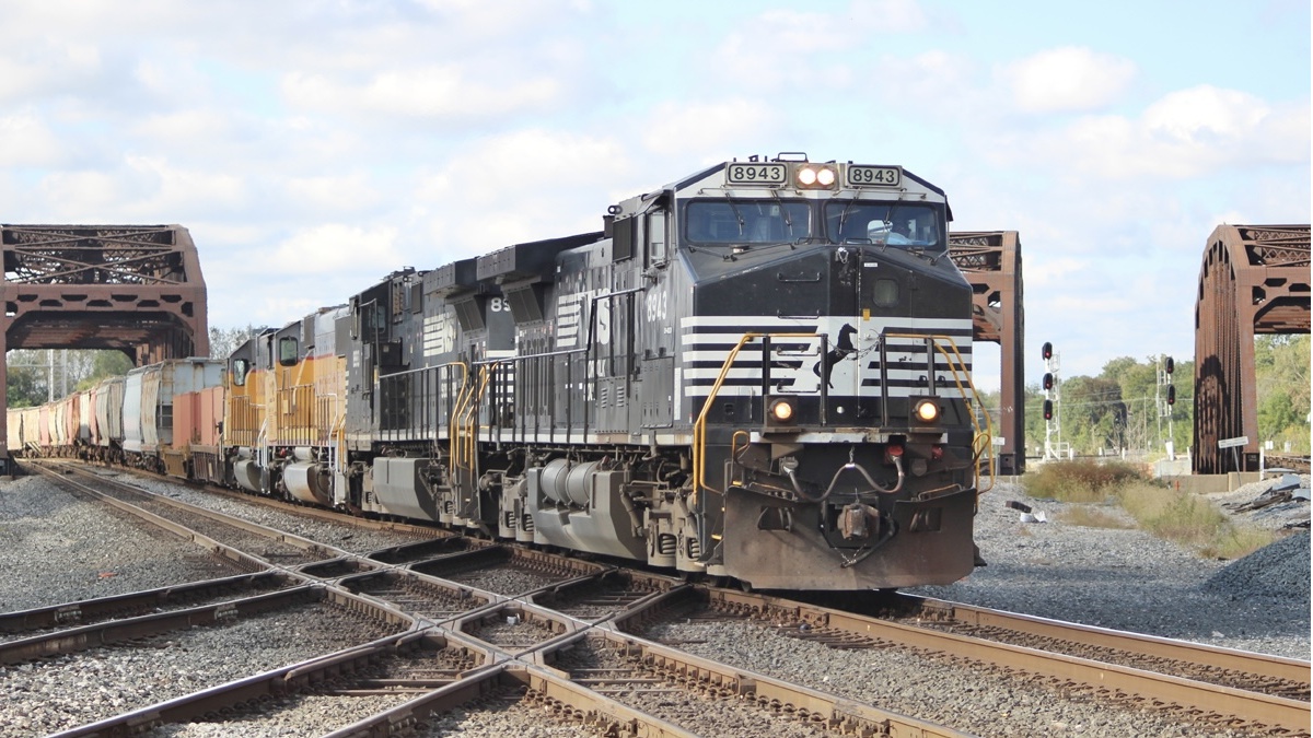 Norfolk Southern earnings slip as winter weather impacts rail volume Norfolk Southern earnings slip as winter weather impacts rail volume
