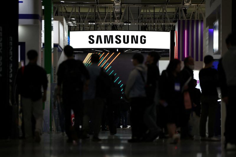 Samsung Elec likely to report stupendous surge in quarterly profit to record level Samsung Elec likely to report stupendous surge in quarterly profit to record level