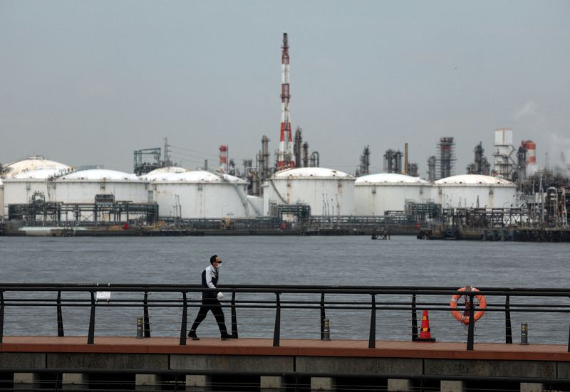 Japan shifts focus to oil in unorthodox scramble to talk up yen Japan shifts focus to oil in unorthodox scramble to talk up yen