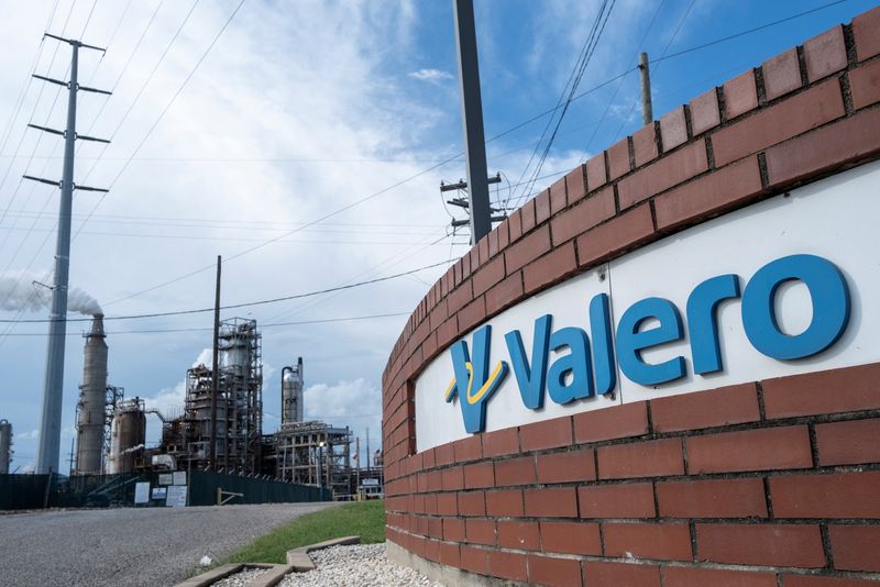 Exclusive-US refiner Valero to import up to 6.5 million barrels of Venezuelan crude in March, sources say Exclusive-US refiner Valero to import up to 6.5 million barrels of Venezuelan crude in March, sources say