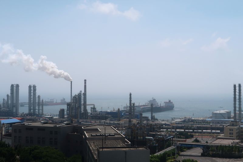 China asks banks to pause new loans to US-sanctioned refiners, Bloomberg News reports China asks banks to pause new loans to US-sanctioned refiners, Bloomberg News reports