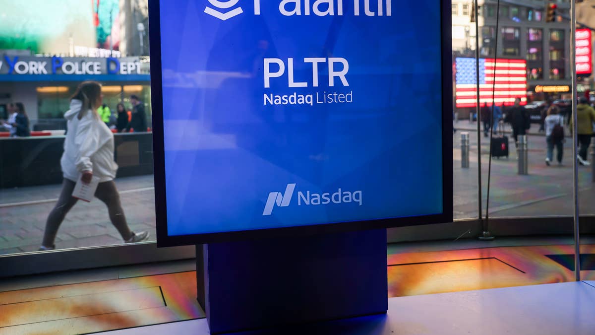 Palantir stock is cheaper than Alphabet on this valuation metric Palantir stock is cheaper than Alphabet on this valuation metric