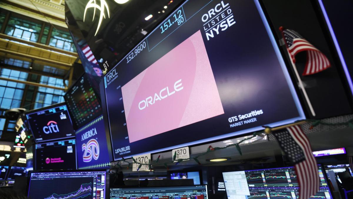 Oracle stock dividend under threat amid massive AI push Oracle stock dividend under threat amid massive AI push