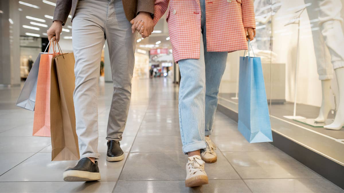 Footwear chain shutters more than 150 stores as mall traffic shifts Footwear chain shutters more than 150 stores as mall traffic shifts
