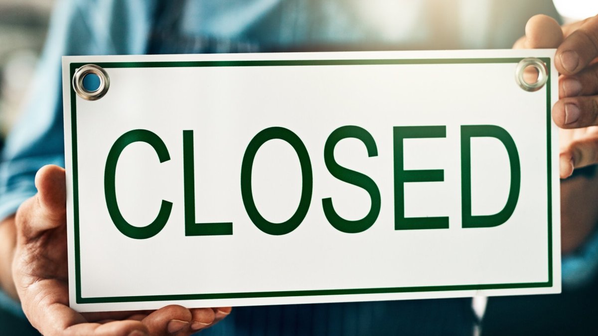 Struggling mall retailer closes 100s of stores Struggling mall retailer closes 100s of stores