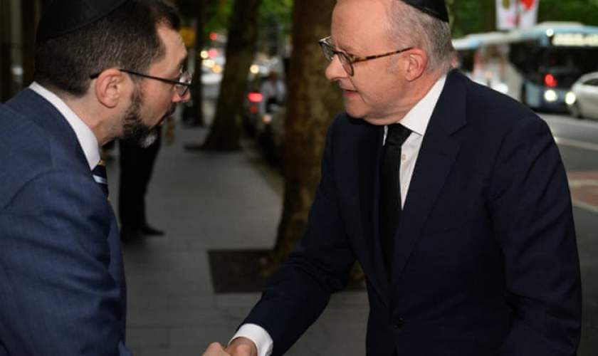 Anthony Albanese attends Sydney synagogue to honour memory of Bondi attack victims Anthony Albanese attends Sydney synagogue to honour memory of Bondi attack victims