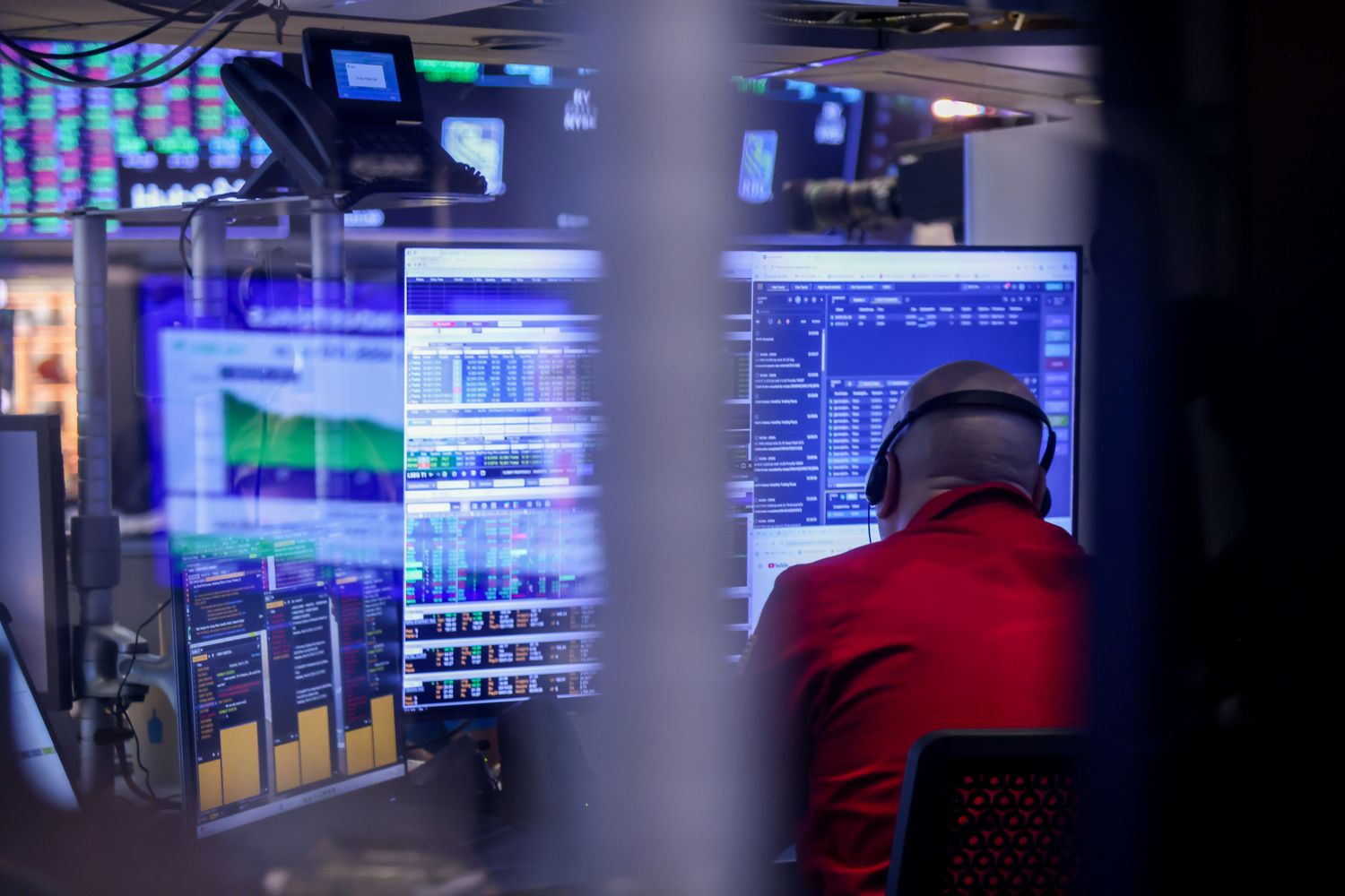 Major Indexes Sink After Rebounding Yesterday; Dow Drops 800 Points; Oil Jumps Further as Iran Claims to Have Attacked Tanker Major Indexes Sink After Rebounding Yesterday; Dow Drops 800 Points; Oil Jumps Further as Iran Claims to Have Attacked Tanker