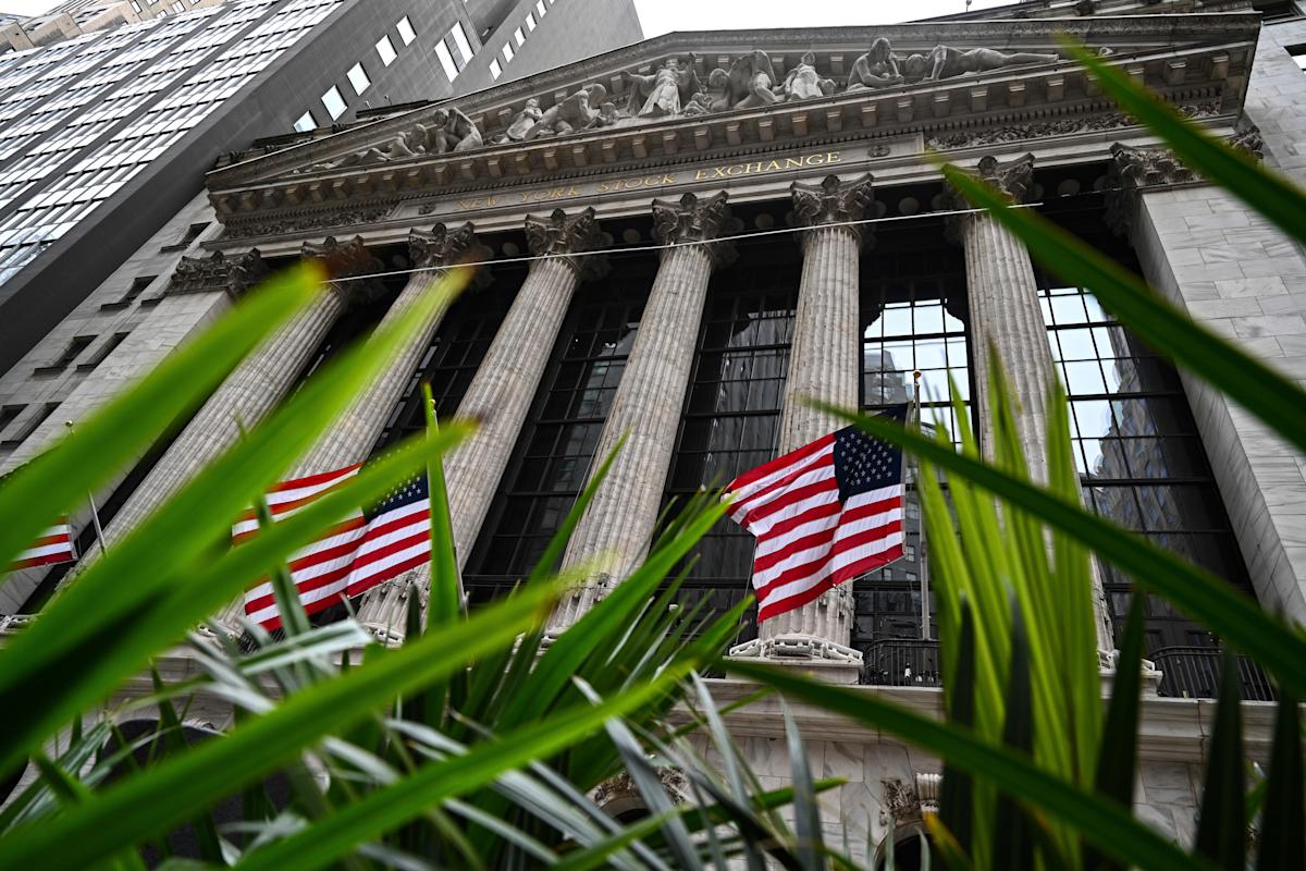 Dow, S&P 500 stall, Nasdaq futures slip as Fed rate cut bets wane Dow, S&P 500 stall, Nasdaq futures slip as Fed rate cut bets wane