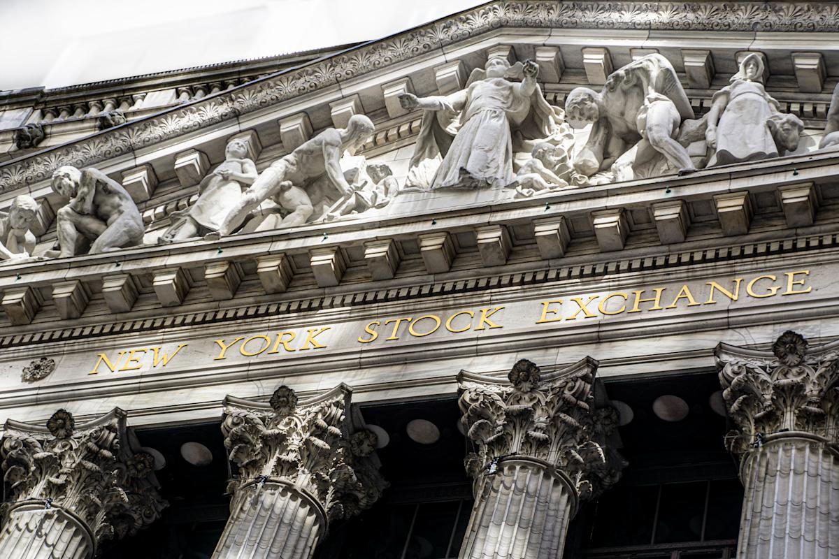 Dow, S&P 500, Nasdaq notch weekly wins as slew of data muddies rate-cut path Dow, S&P 500, Nasdaq notch weekly wins as slew of data muddies rate-cut path