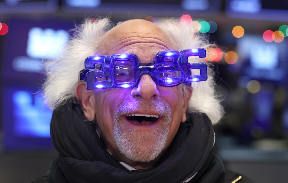 Dow, S&P 500 edge higher to kick off 2026, semiconductor stocks rally Dow, S&P 500 edge higher to kick off 2026, semiconductor stocks rally