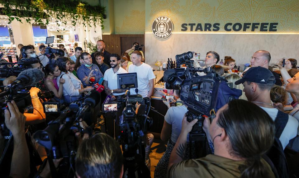 Starbucks sparito, in Russia arriva il suo clone: ecco Stars Coffee REUTERS/Maxim Shemetov