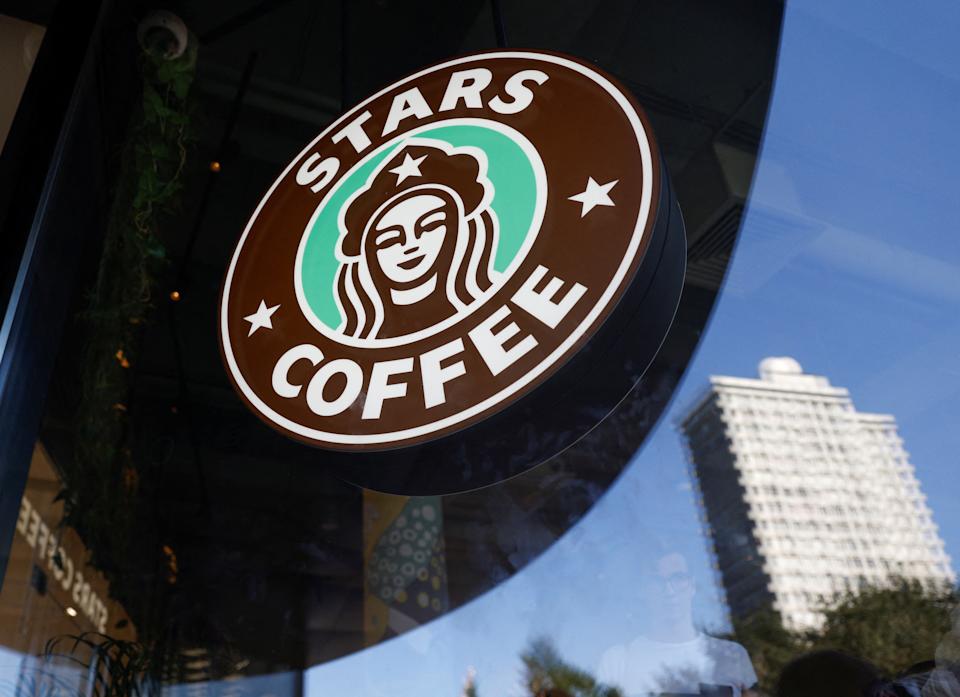 Starbucks sparito, in Russia arriva il suo clone: ecco Stars Coffee. REUTERS/Maxim Shemetov