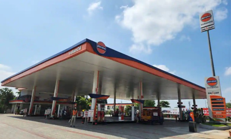 Indian Oil Corporation to invest over Rs 21,000 crore in Bihar refinery expansion, city gas projects. Indian Oil Corporation to invest over Rs 21,000 crore in Bihar refinery expansion, city gas projects.