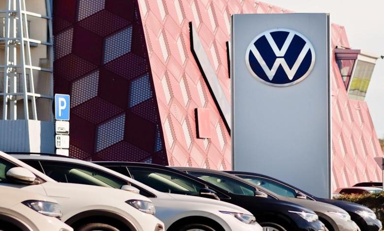 Volkswagen workers start warning strikes Volkswagen workers start warning strikes
