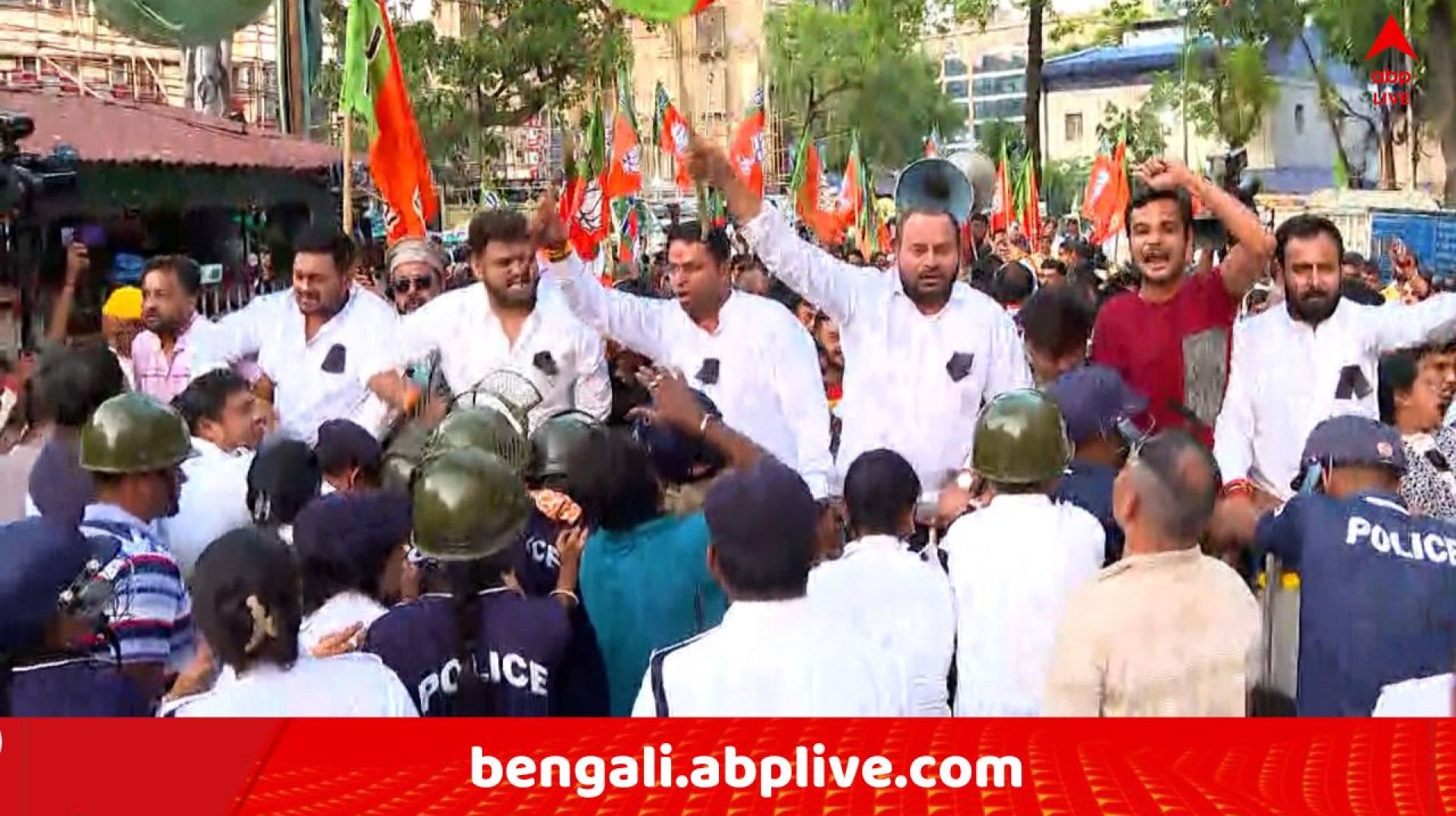 শহরে পর পর অগ্নিকাণ্ড, জোড়াসাঁকো থানায় প্রতিবাদ BJP-র শহরে পর পর অগ্নিকাণ্ড, জোড়াসাঁকো থানায় প্রতিবাদ BJP-র