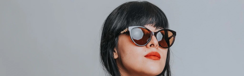 Cara Menemukan Kacamata Hitam Terbaik untuk Wajah Bulat Cara Menemukan Kacamata Hitam Terbaik untuk Wajah Bulat