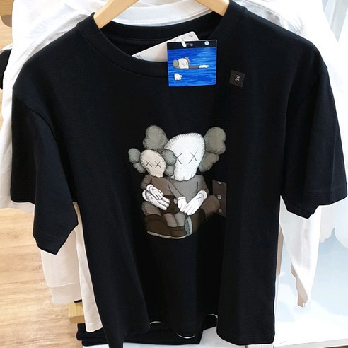 유니클로 KAWS UT 그래픽 반팔 티셔츠 아트토이 3종
