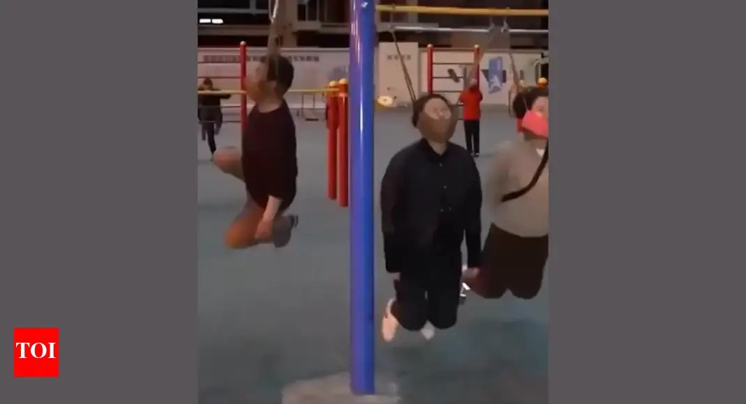 Hanging neck exercise: Bizarre workout trends among China’s aging population Hanging neck exercise: Bizarre workout trends among China’s aging population