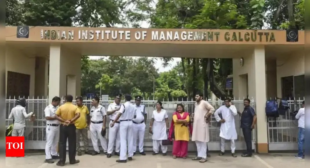 ‘She had fallen off an autorickshaw’: Case turns confusing as victim’s father denies rape allegations in Kolkata’s B-school incident; alleges police coercion | India News ‘She had fallen off an autorickshaw’: Case turns confusing as victim’s father denies rape allegations in Kolkata’s B-school incident; alleges police coercion | India News