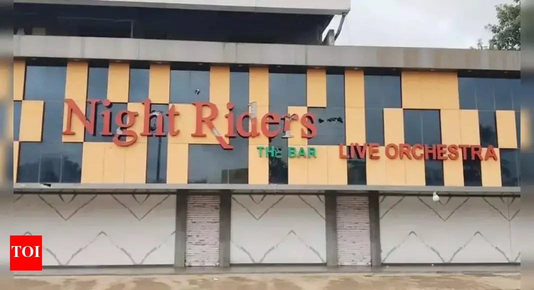 MNS workers vandalise bar in Panvel hours after Raj Thackeray’s speech; 15 persons booked | Mumbai News MNS workers vandalise bar in Panvel hours after Raj Thackeray’s speech; 15 persons booked | Mumbai News