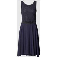 V.M. Knielange cocktailjurk met kant Donkerblauw