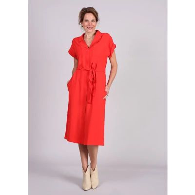 Moss Copenhagen Imila selia ss jurk midi strikceintuur Rood Moss Copenhagen Imila selia ss jurk midi strikceintuur Rood