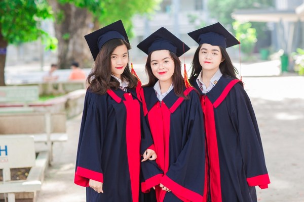 Title: Menyelami Kehidupan Kampus Melalui Puisi: Ekspresi Mahasiswa tentang Pengalaman dan Perjuangan di Alam Pendidikan Tinggi Title: Menyelami Kehidupan Kampus Melalui Puisi: Ekspresi Mahasiswa tentang Pengalaman dan Perjuangan di Alam Pendidikan Tinggi