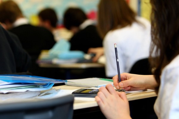Sosialisasi Pentingnya Literasi Kampus di Lingkungan Perguruan Tinggi Sosialisasi Pentingnya Literasi Kampus di Lingkungan Perguruan Tinggi