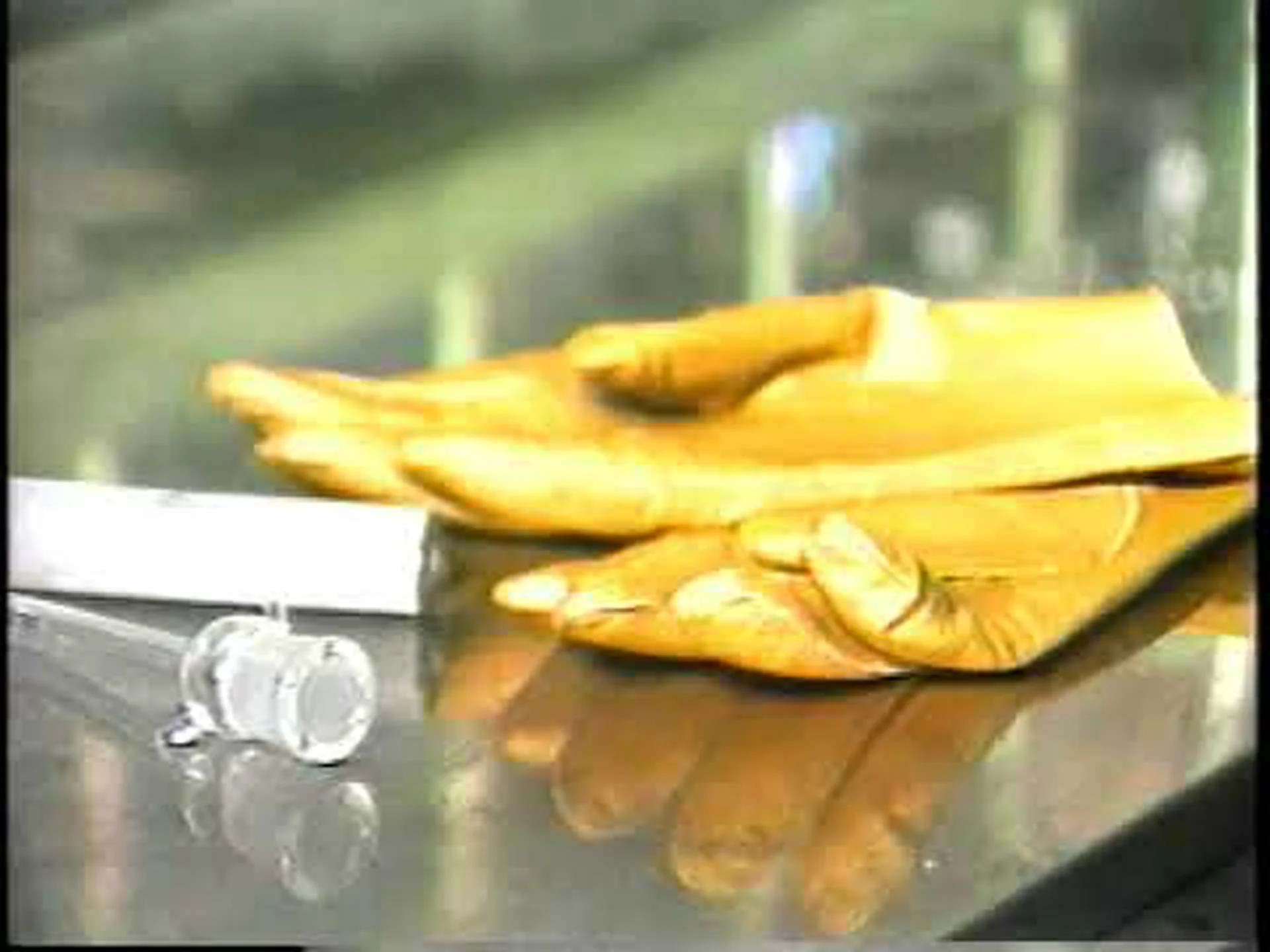 新しいガラスが実験室の敏感な生体分子を保護 新しいガラスが実験室の敏感な生体分子を保護