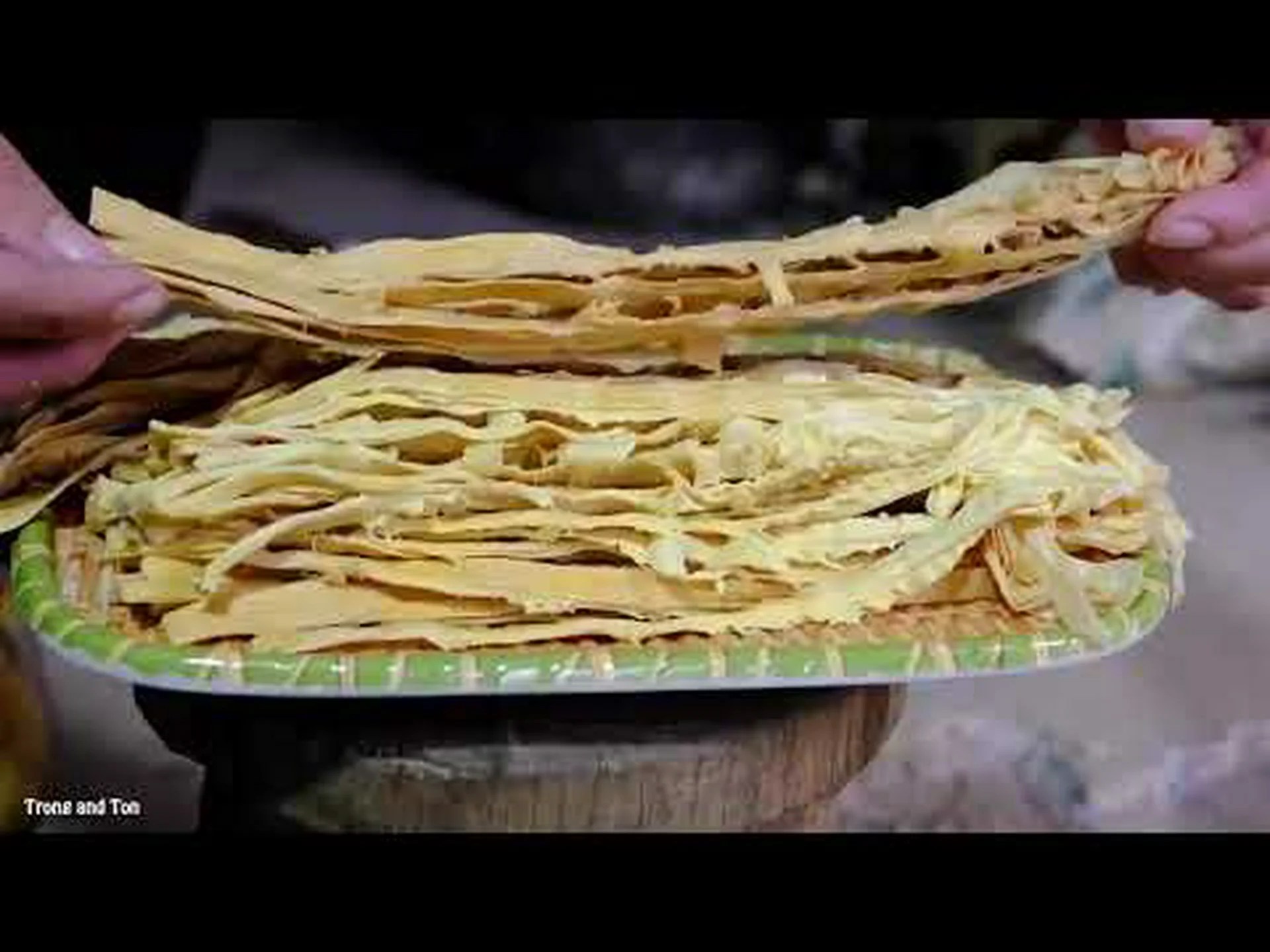 ゴールドも登場: バッキーボール家の貴族の親戚 ゴールドも登場: バッキーボール家の貴族の親戚