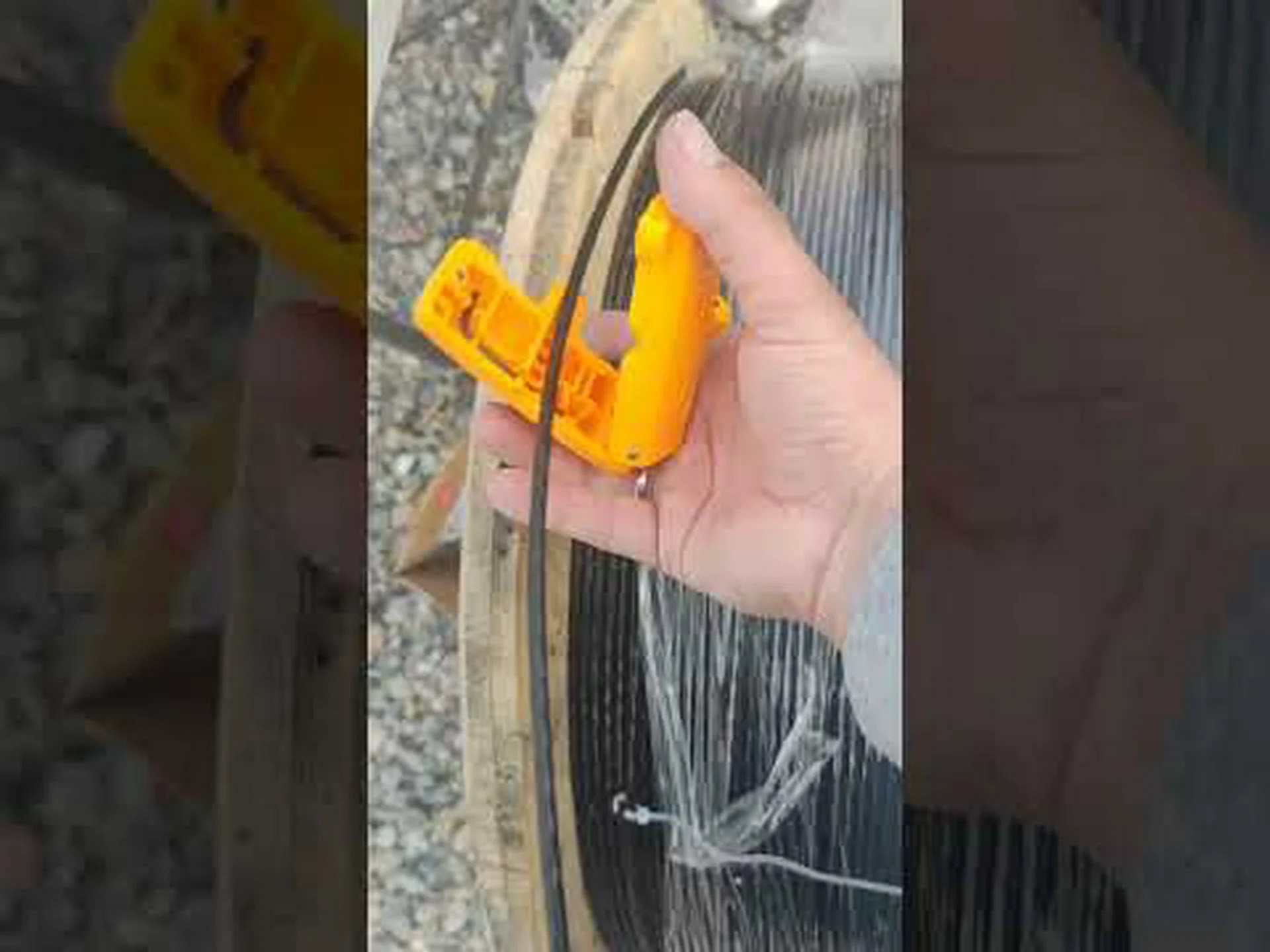 光ファイバーケーブルがエトナの鼓動を感じる 光ファイバーケーブルがエトナの鼓動を感じる