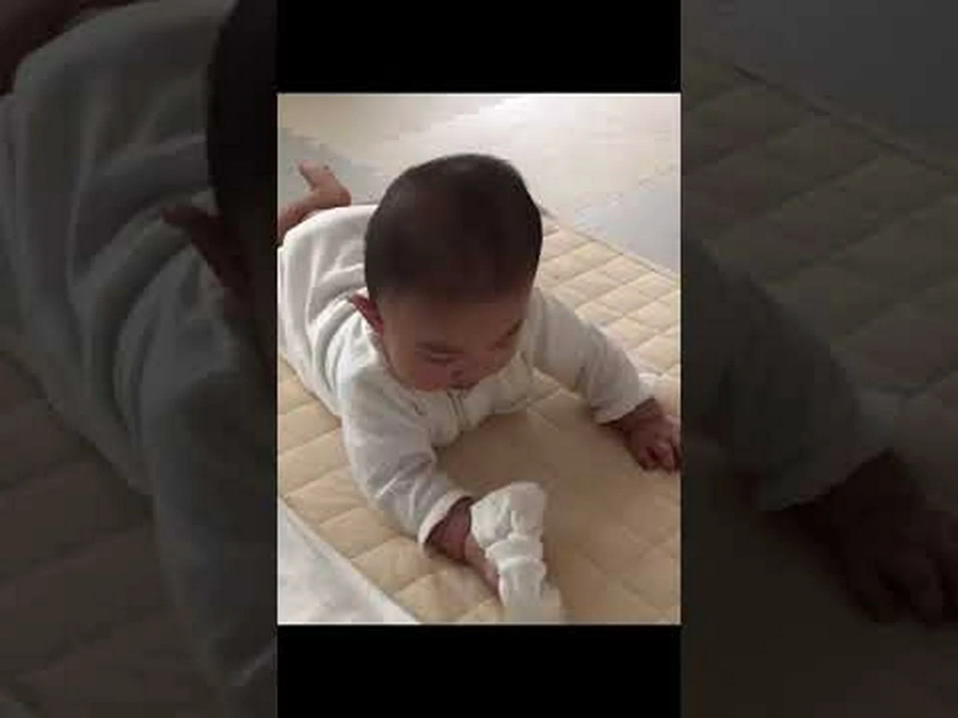 赤ちゃんの喃語はまるで話しているかのようです 赤ちゃんの喃語はまるで話しているかのようです